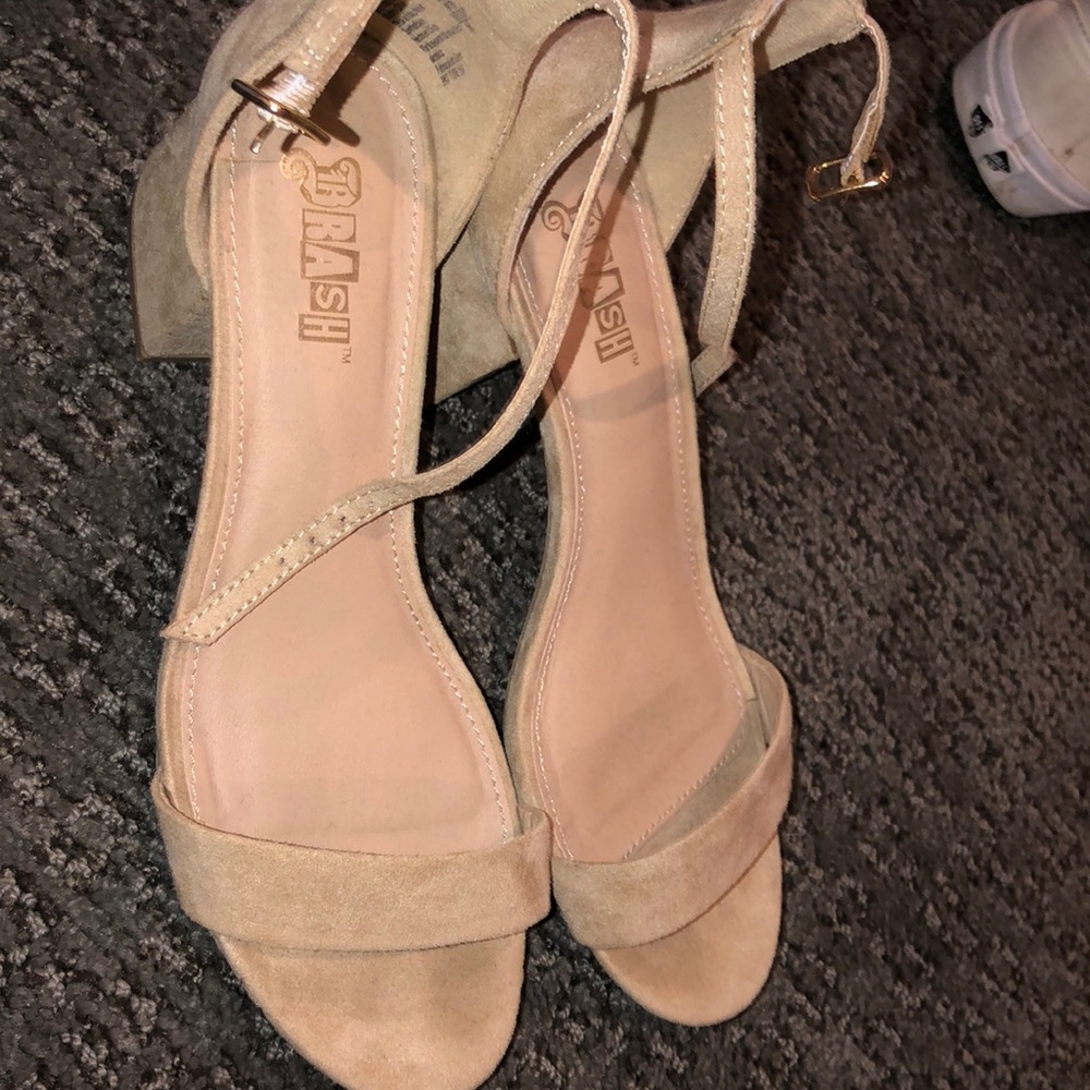 Nude heel